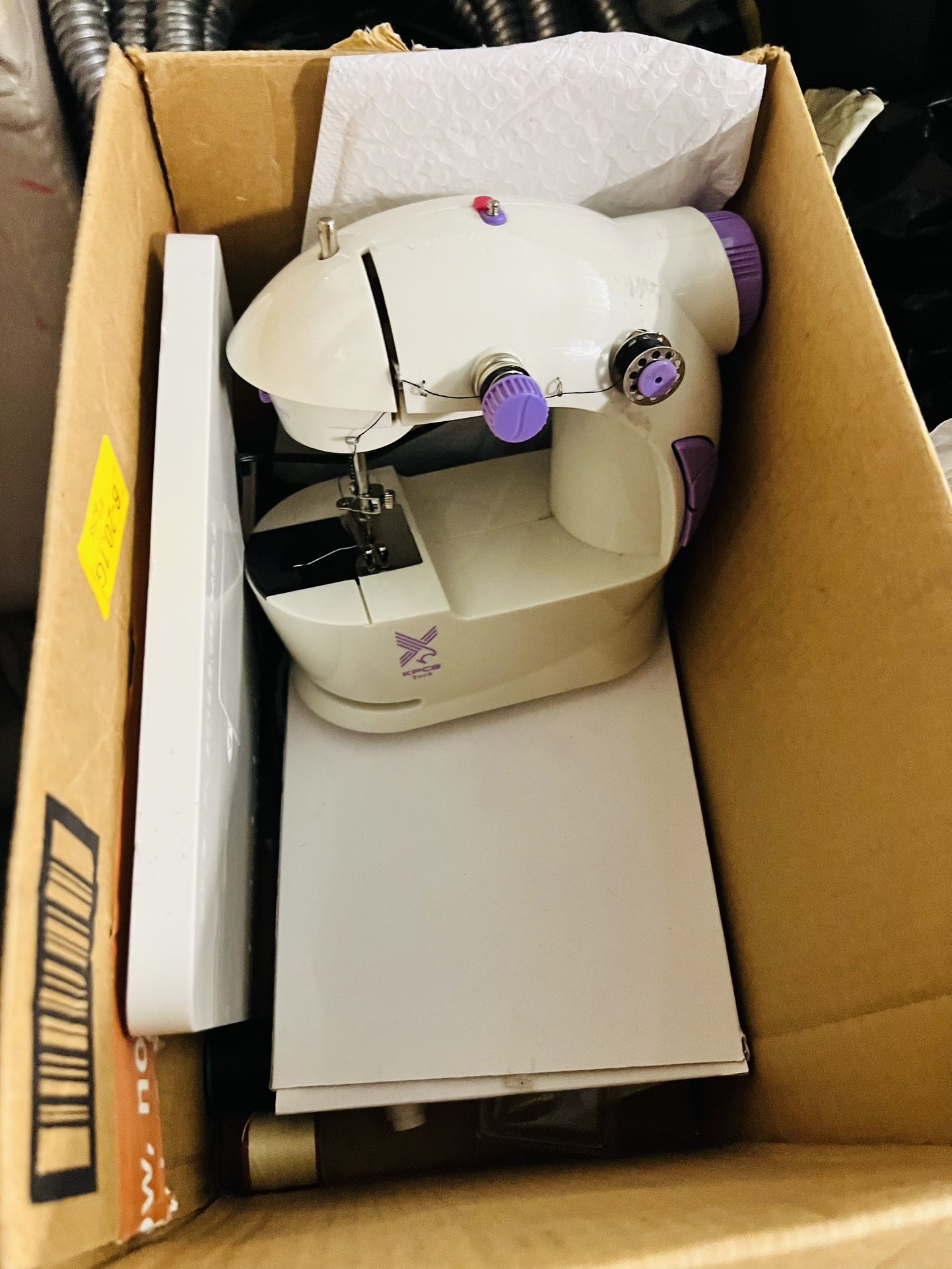 mini sewing machine,