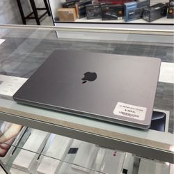 14” MacBook Pro With M1 Pro Chip/16gb/512gb