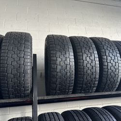 SET OF TIRE 275 65 20 PIRELLI 85% LIFE