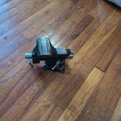 Vise 9" Length  When Open 11 Inches