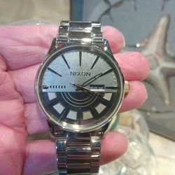 Nixon Sentry Star ✨ Wars Watch