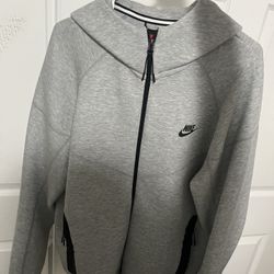 Grey nike tech top 