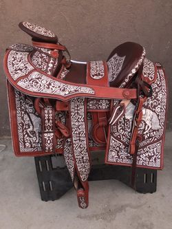 Montura bordada