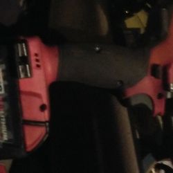 Milwaukee. Drill/driver With Battery and Multi Charger For M18 And M12 Milwaukee Tools