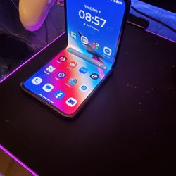 Motorola razr 2024 only works with MetroPCS 