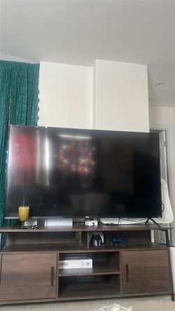 FREE *BACKLIGHT ISNT WORKING*  65” ROKU TV