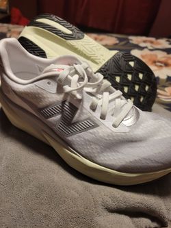 New Tennis shoes New balance size 7.5 no box sorry $20