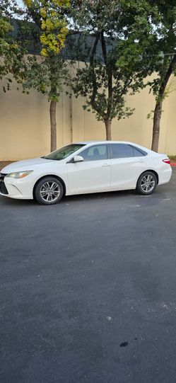 2016 toyota camry se