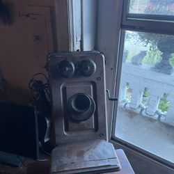 Antique wall mounted hand, crank telephone