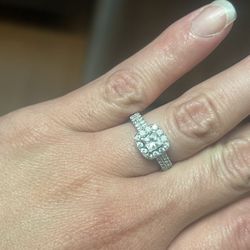 Princess Cut Leo Diamond Ring