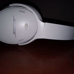 Bose Quiet Comfort Noise Cancelling Wireless headphones 