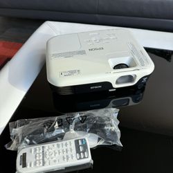 Epson VS220 3LCD Projector Portable 2700 Lumens H592A HD HDMI w/Bundle