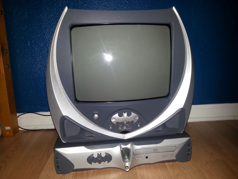 BATMAN TV AND DVD PLAYER
