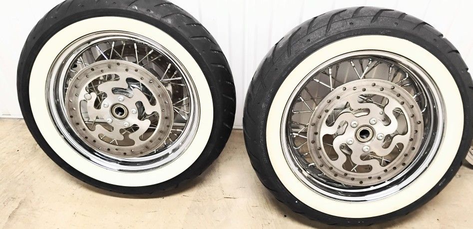 Harley-Davidson Road King Classic 09-16 Front and Back Chrome Rims with Whitewall Tires Compatible With Most Harley Davidson 1 Inch Axle