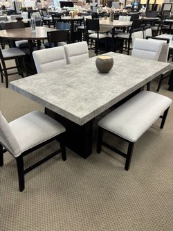 5 Pc Dinning Set Floor Model 