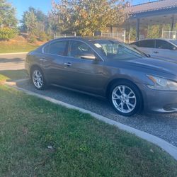 Clean 14 Nissan Max 3500obo 