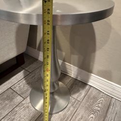 Metal Light Weight Side Table 