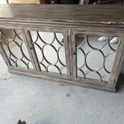 Accent Cabinet 