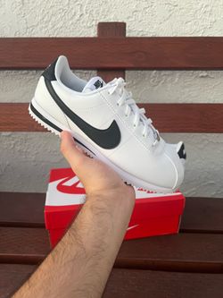 Nike Cortez Black/White a size 5y/6.5W - Read Description