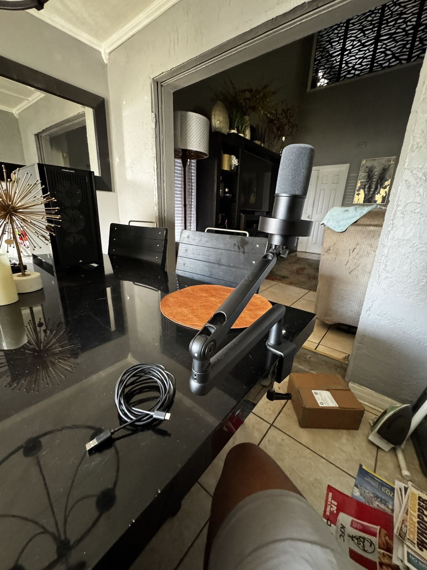 FIFINE DYNAMIC MICROPHONE WITH BOOM ARM