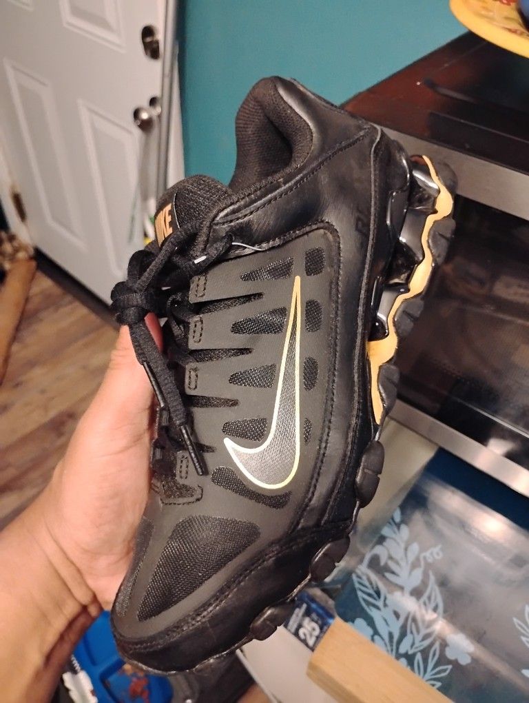 NIKE LOW SIZE 8