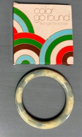 Vintage Avon Bangle Bracelet in Original Box just $5 