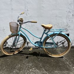 Bicycle Huffy. Beach Cruiser.  Like New 