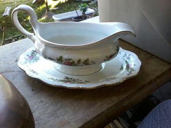 Vintage China gravey power with plate