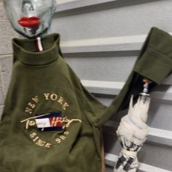 Tommy Hilfiger New York Since 1985 Embroidered Logo Green Olive Large Sweatshirt 