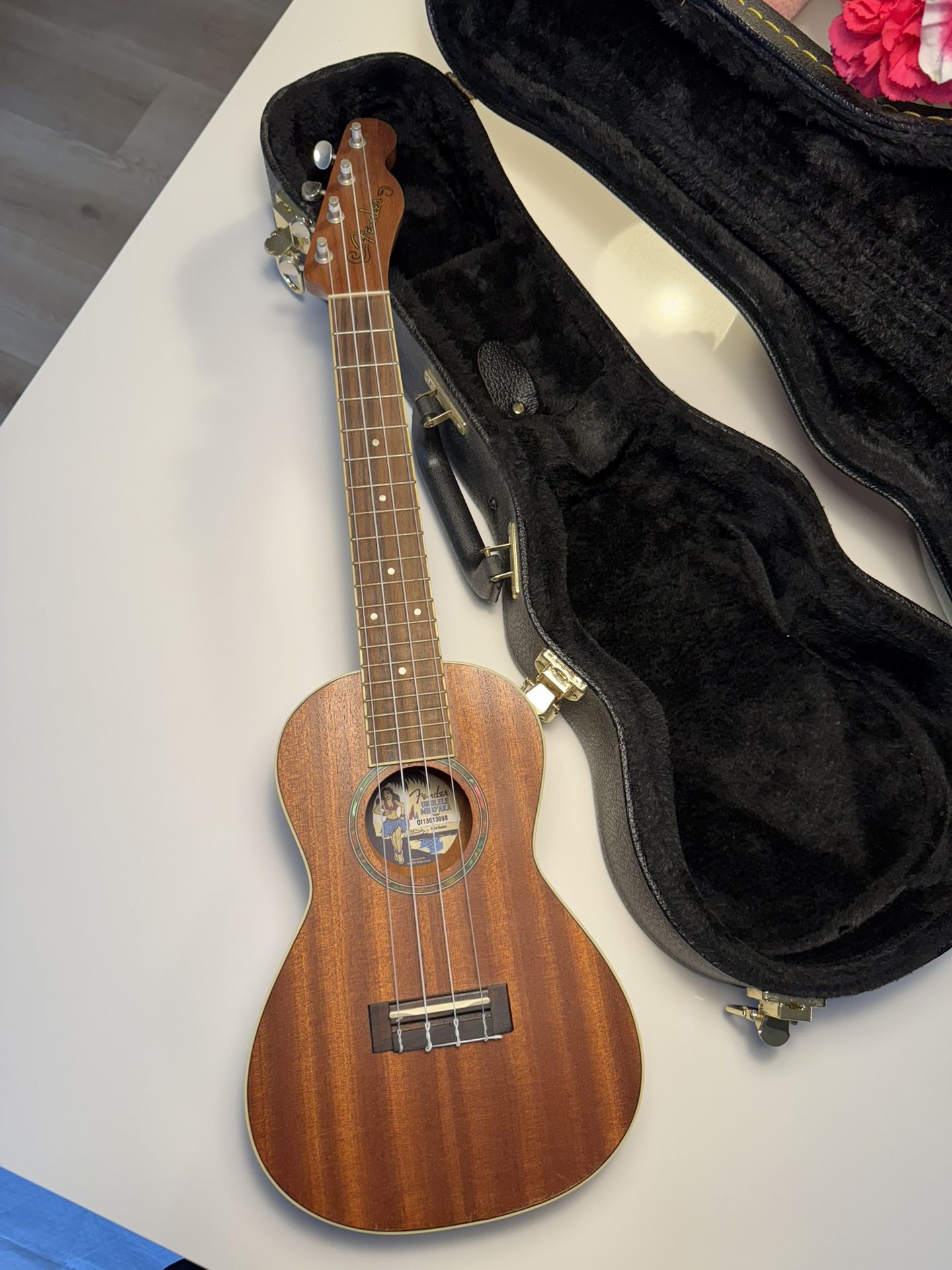 FENDER MINO'AKA MAHOGANY CONCERT UKULELE