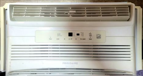 Frigidaire Window AC - 8000 BTUs - $50 Brooklyn,NY