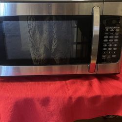 Microwave With All Parts Included. 