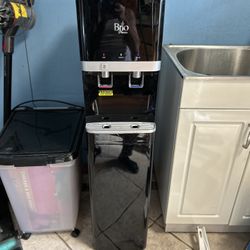 Brio 3000U premier series point of use cooler