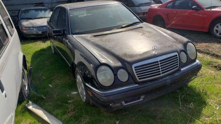 Auto parts 1998 Mercedes E320