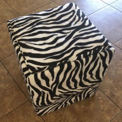 Single Storage ”Zebra” Ottoman with 1-Flip over Serving Tray