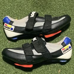 LOOK BIKE SHOES SLIGHTLY USED WITH CLIPS. SIZE 9 US Asking $75 or Best Reasonable Offer