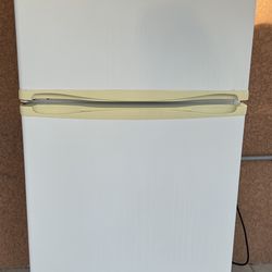 Refrigerator 24x60