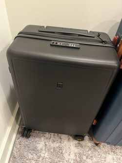 Level8 Hard Shell Spinner Luggage