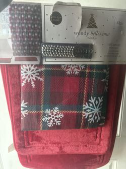 Christmas/Holiday 15 pc Bath Set! ❄️ 2 Bath Mats, Shower Curtain, & Hooks