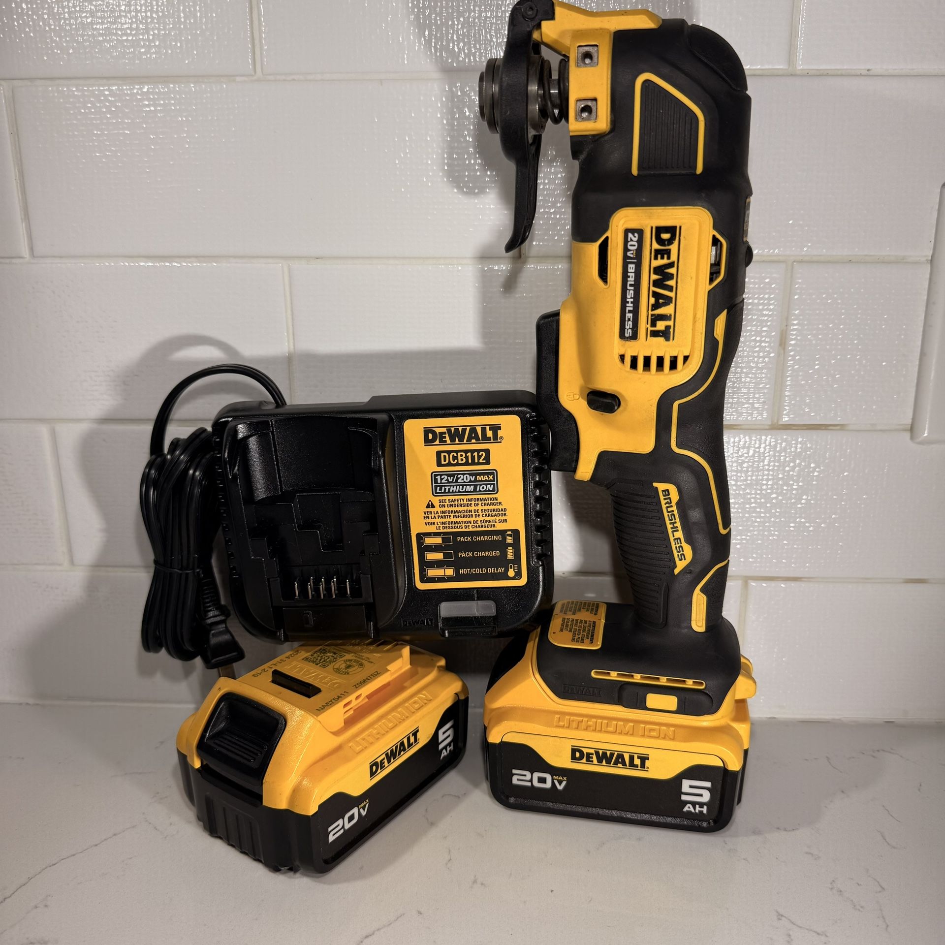 20v Dewalt Oscillating Multi Tool / 5.0 2-pack Battery Kit / Atomic Brushless