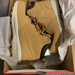 Brand New Nike Manoa Leather Boot (Size 9.5) $99