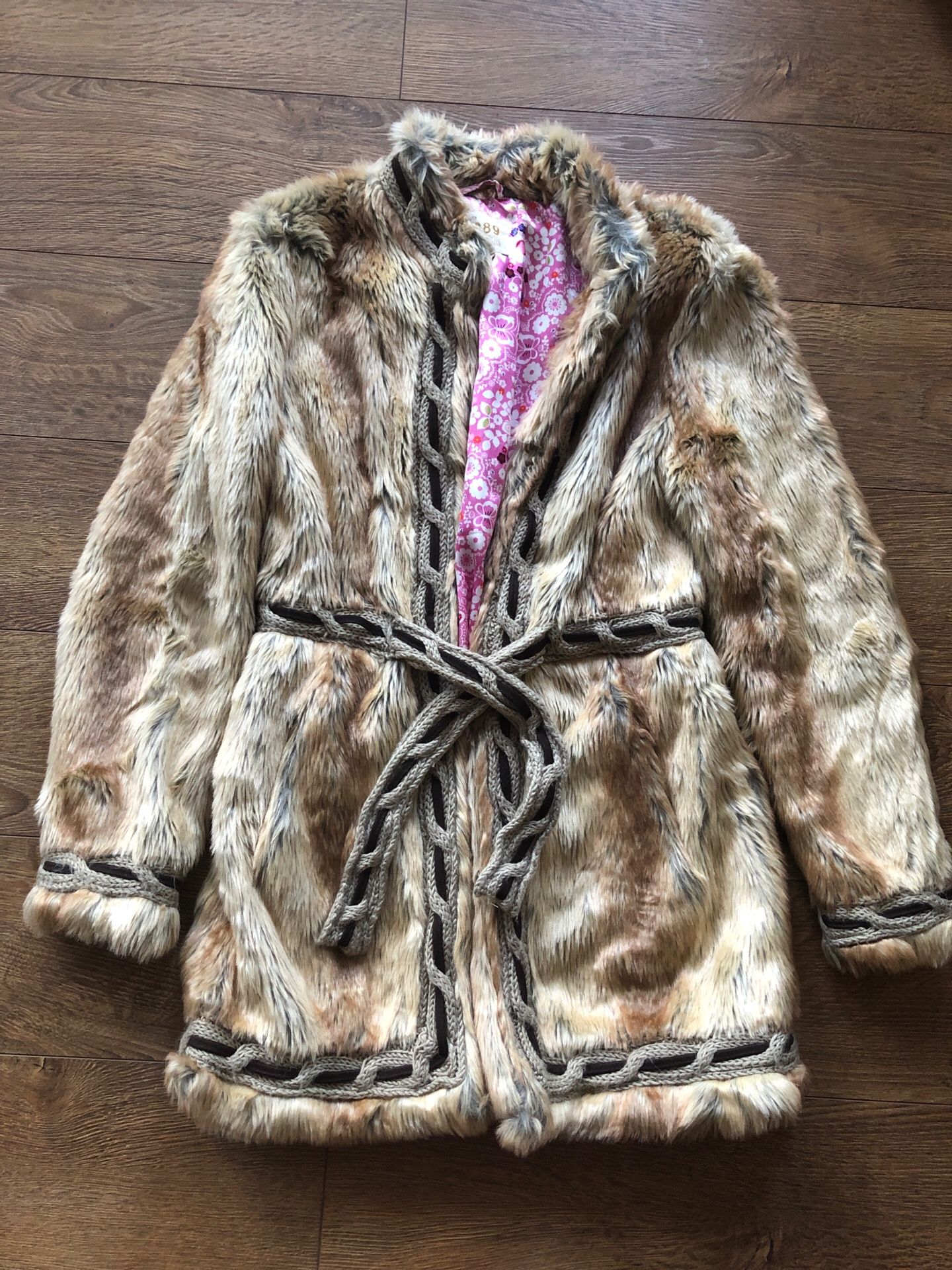 Girls winter coat. Size 10-12. $8