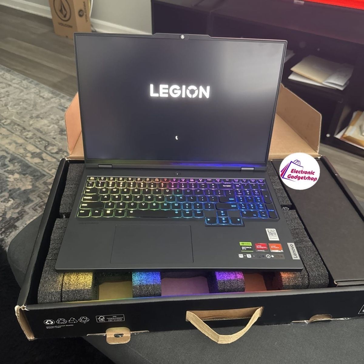 Legion Pro 7 Gen 10 AMD 16 with Up to RTX 5080