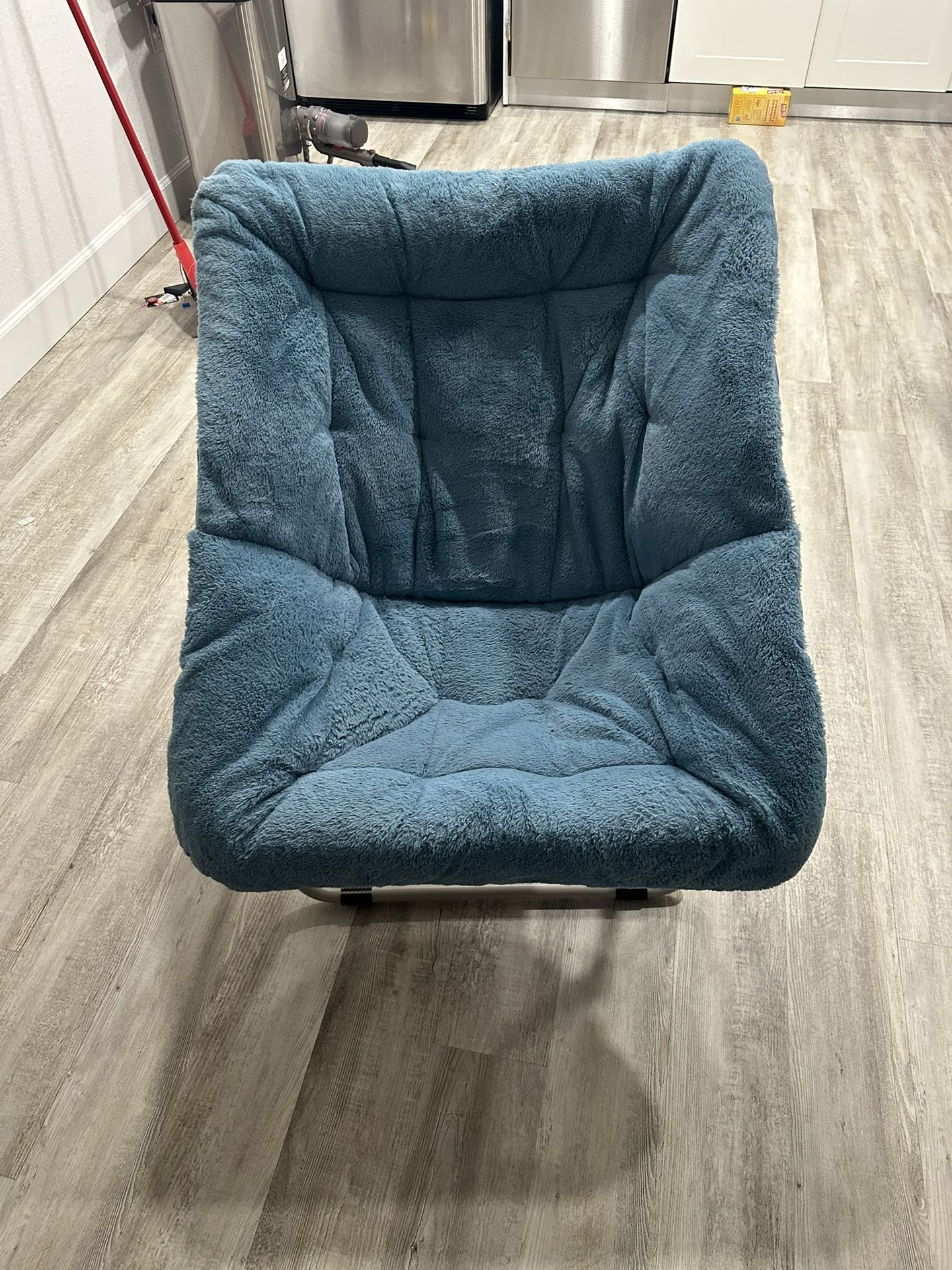Oversized Foldable Saucer Moon Chair Faux Fur