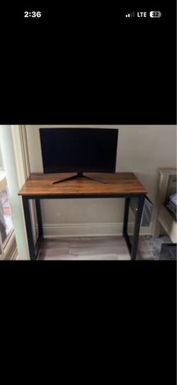 Computer desk