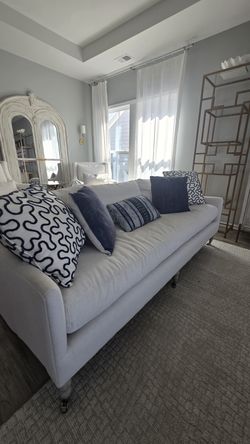 Coastal 87" Fabric  Sofa off white
Stylish sofa with patterned pillows. Estate Sale