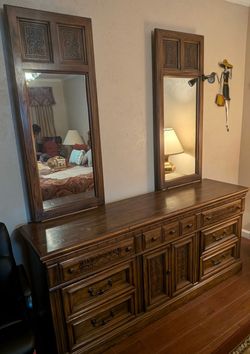 Solid Wood Oak Finish Wood Dresser