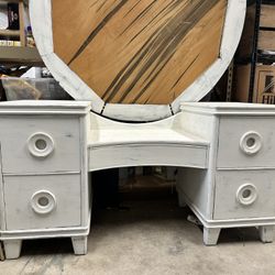 Beautiful Solid Wood Dresser Dressing Table
