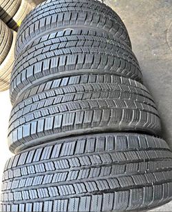 235/55/20 Michelin vendo un set de llantas usadas excelente condiciones de vida las 4 ✅🤩I am selling a set of used tires, all 4 in excellent living c