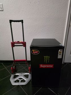 Mini refrigerador y Milwaukee Dolly